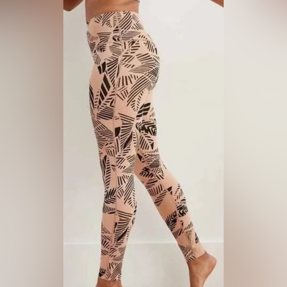 Aerie Chill. Play. Move. Palm Printed Leggings Size Medium - Picture 2 of 5